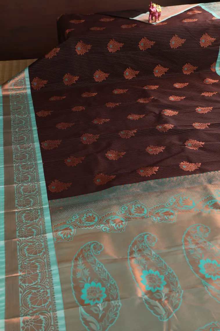 Merlot Red Visiri Madippu Silk Sarees with Copper Zari Straipes And Puttas view 2