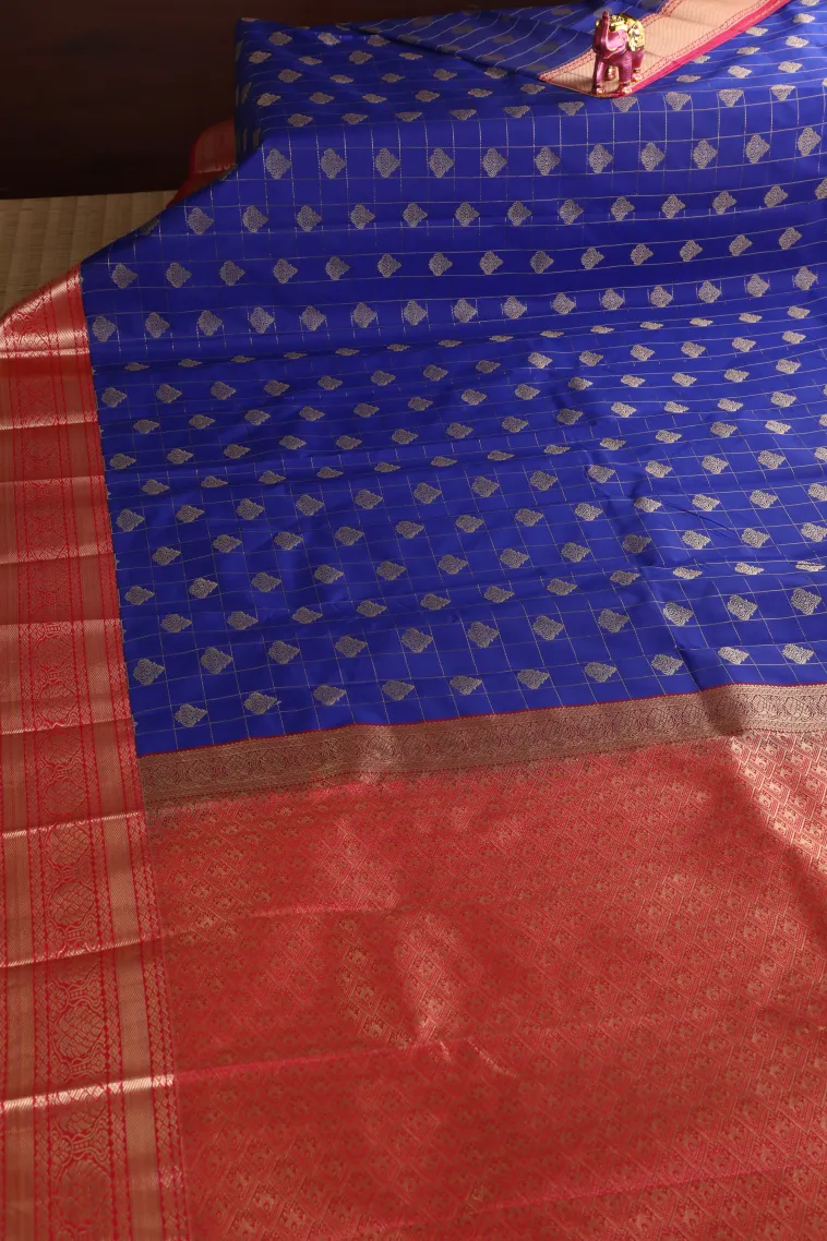 Navy Blue Visiri Madippu Silk Sarees with Gold Zari Checks And Puttas view 2