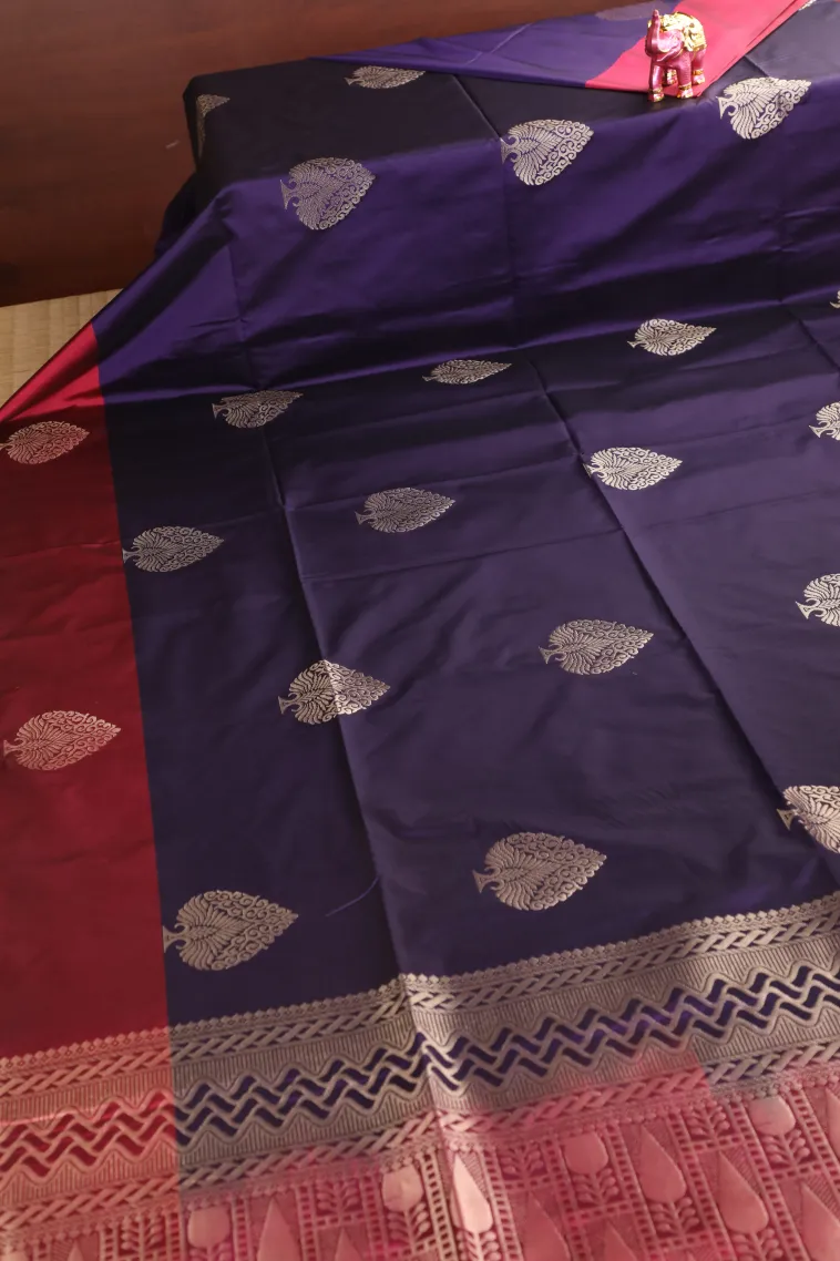Viola Purple Soft Silk Saree with Gold Zari Tree Mottif view 2