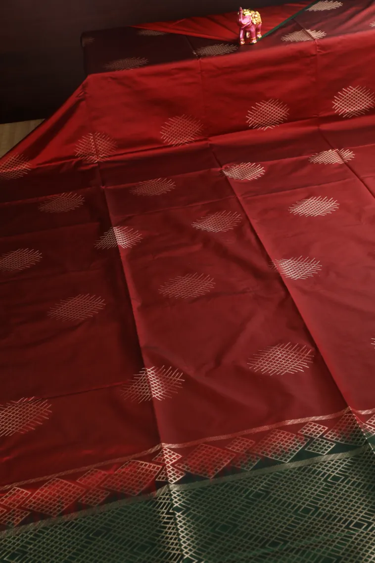 Candy Red Soft Silk Saree with Gold Zari Jamandery Pattern view 2