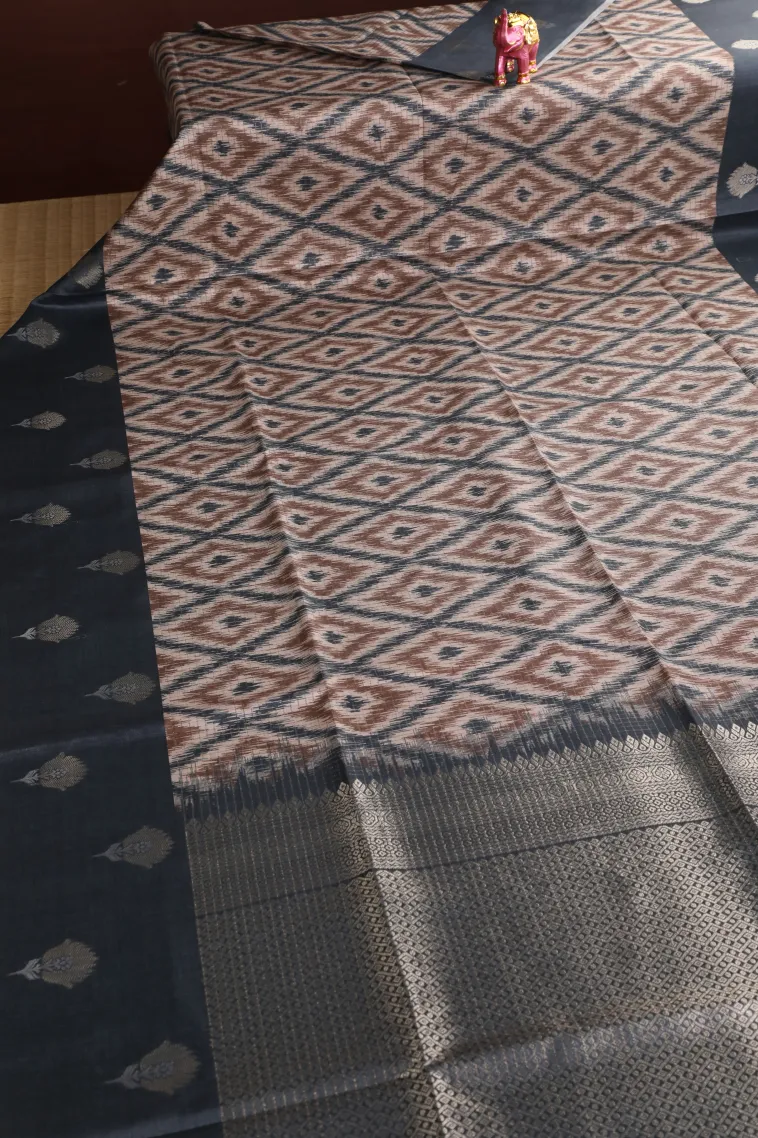 Cotton White Tussar Saree with Gold And Silver Zari Geometric Shapes view 2