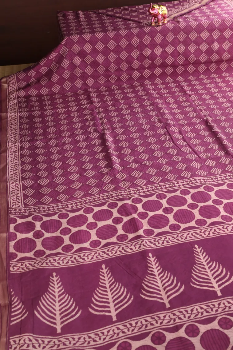 Magenta Purple Chanderi Cotton Sarees with Gold Zari Geometric Shapes view 2