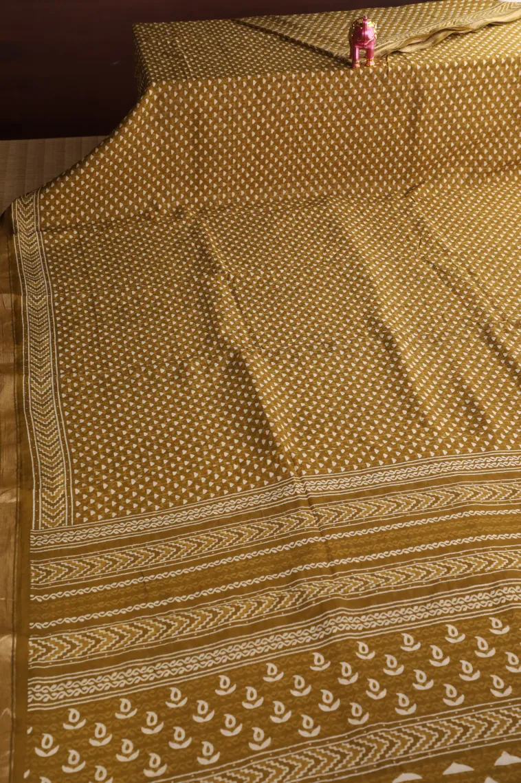 Oscar Gold Chanderi Cotton Sarees with Gold Zari Geometric Shapes view 2