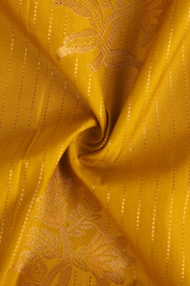 Macaroon Yellow Visiri Madippu Silk Sarees with Gold Zari Straipes And Puttas view 4