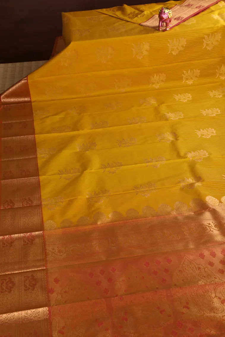 Macaroon Yellow Visiri Madippu Silk Sarees with Gold Zari Straipes And Puttas view 2