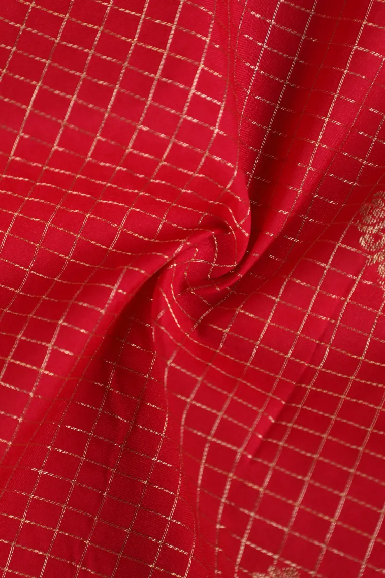 Punch Pink Visiri Madippu Silk Sarees with Gold Zari Checks And Puttas view 4