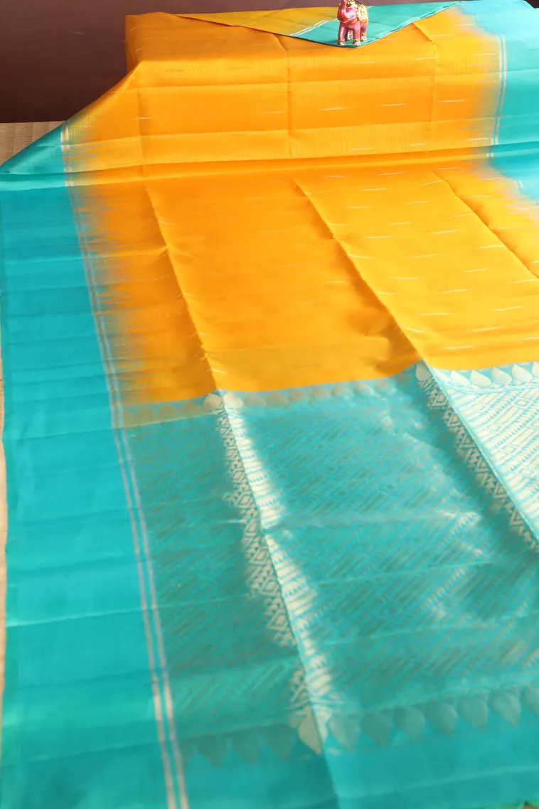Lemon Yellow Soft Silk Saree with Gold Zari Vaira Oosi view 2