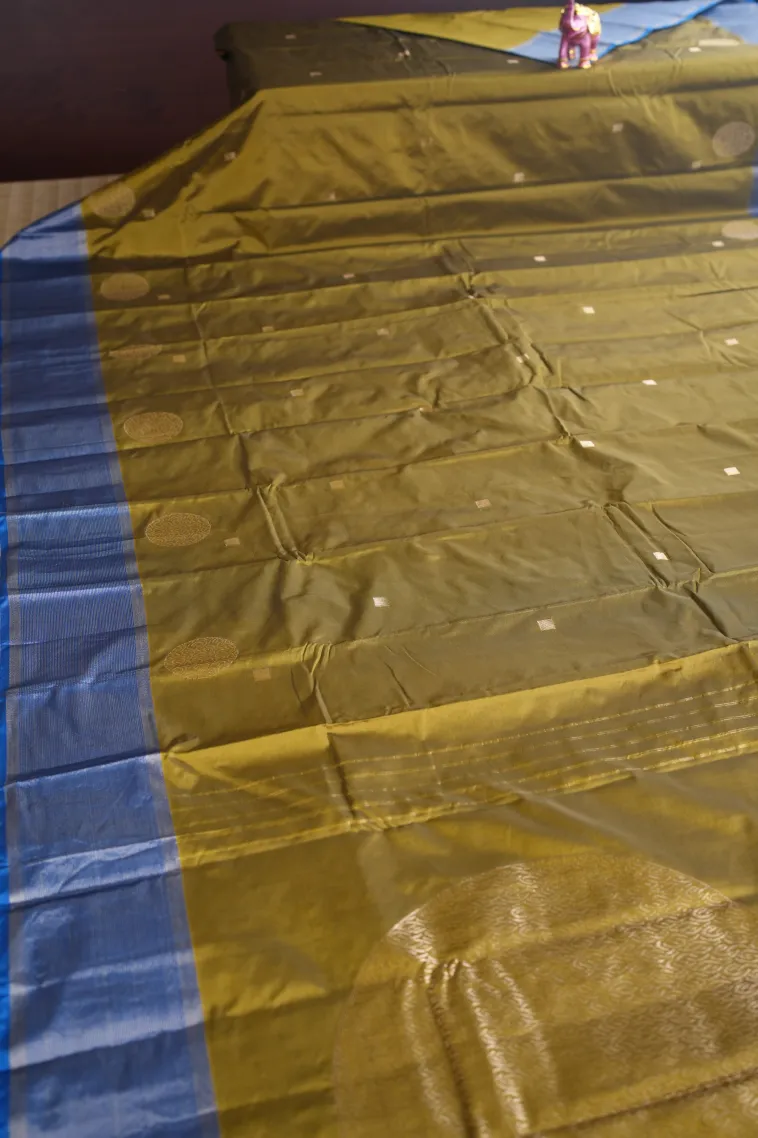 Metallic Gold Arani Silk Sarees with Gold Zari Geometric Shapes view 2