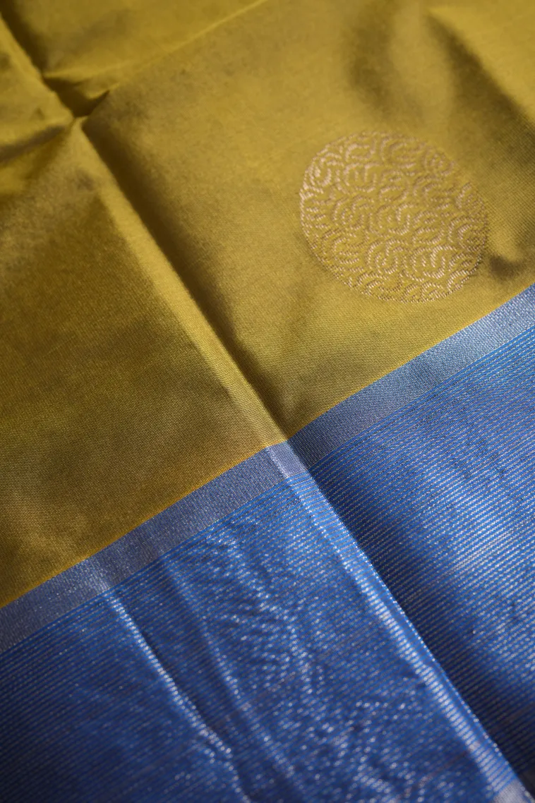 Metallic Gold Arani Silk Sarees with Gold Zari Geometric Shapes view 3