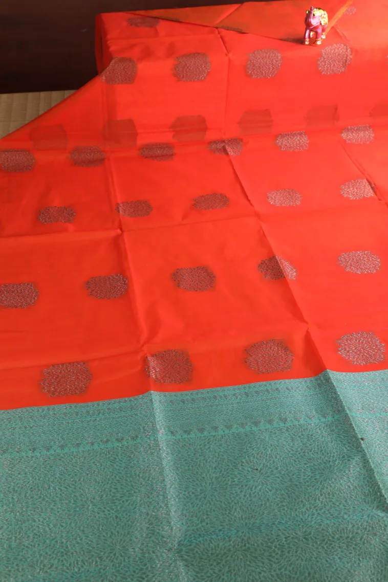 Fire Orange Silk Cotton Sarees with Antic Zari Flower Mottif view 2