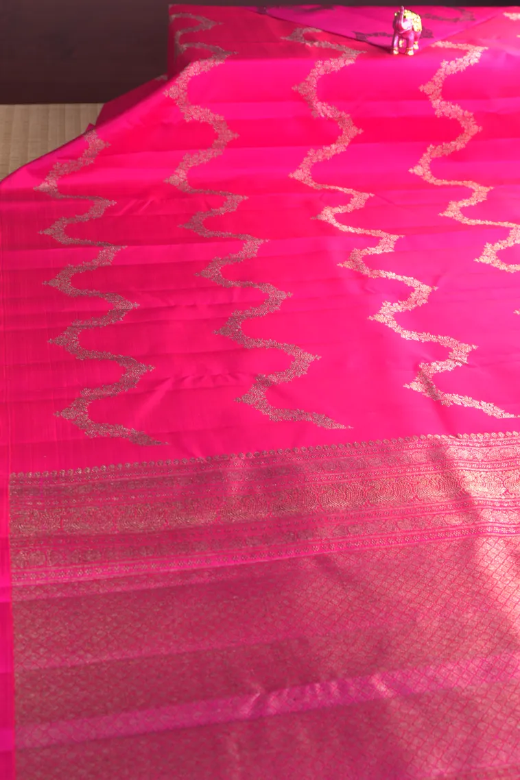 Magenta Pink Kanchipuram Silk Sarees with Gold And Silver Zari Neckless Pattern view 2