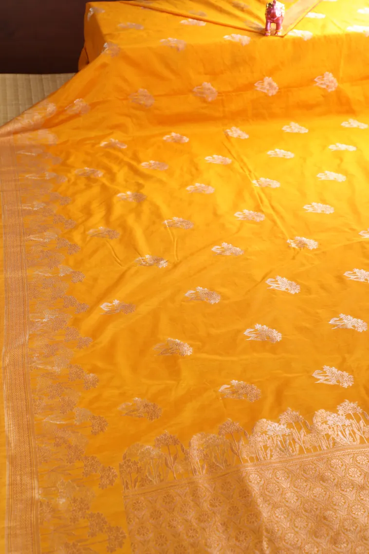 Lemon Yellow Banaras Sarees with Gold And Silver Zari Flower Mottif view 2