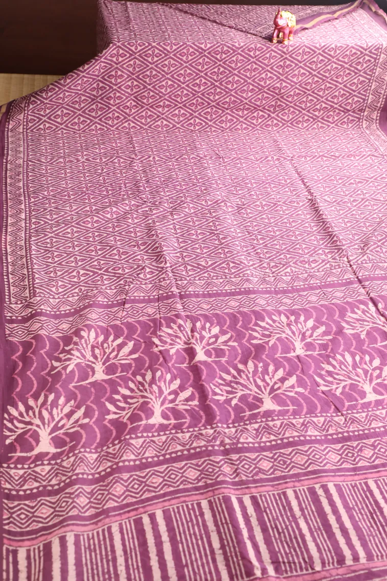Lavender Purple Chanderi Cotton Sarees with Gold Zari Geometric Shapes view 2