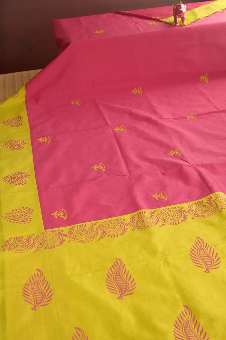 Bubblegum Pink Poly Cotton Sarees Without Zari With Flower Mottif view 2