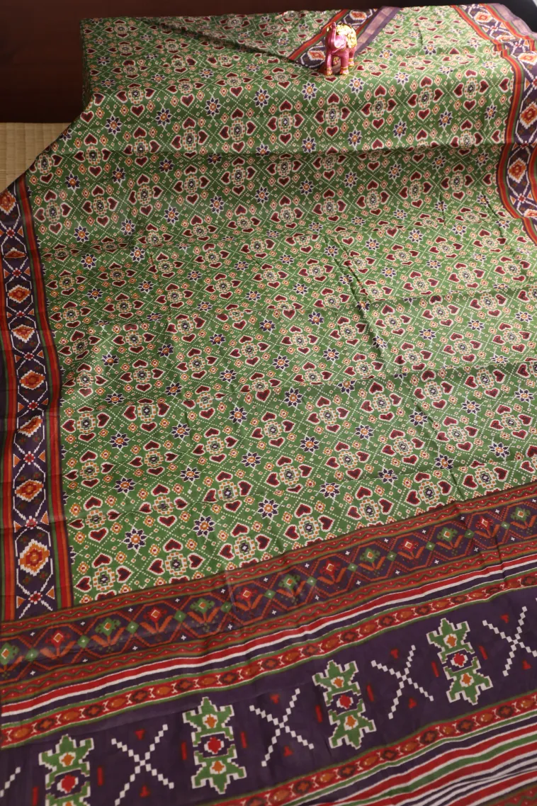 Pine Green Chanderi Cotton Sarees with Gold Zari Geometric Shapes view 2