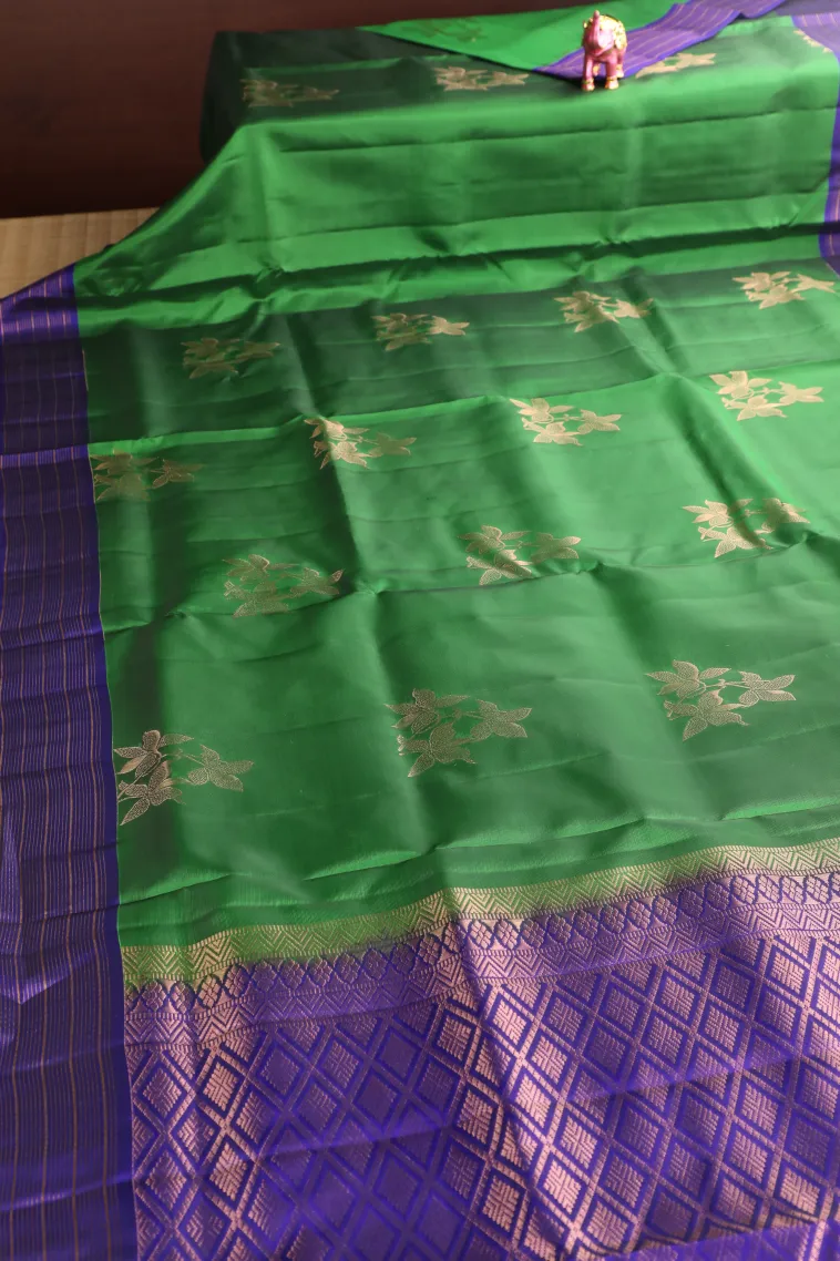 Emerald Green Soft Silk Saree with Gold Zari Flower Mottif view 2