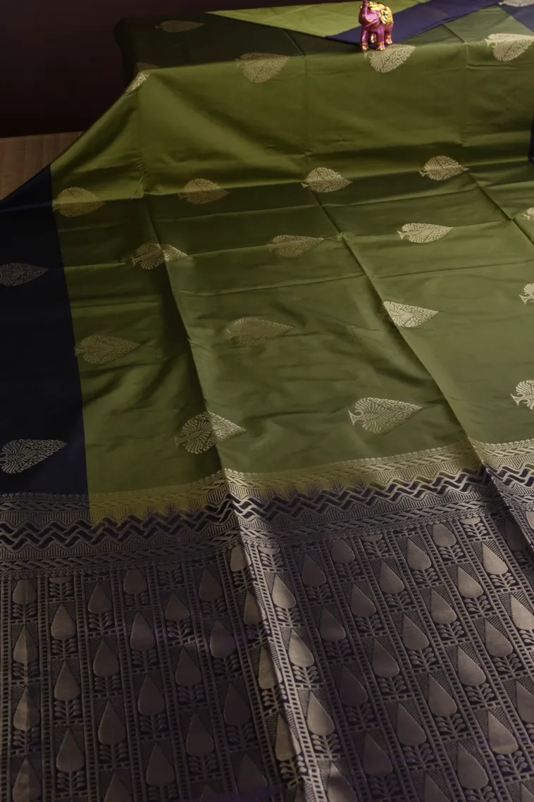 Pickle Green Soft Silk Saree with Gold Zari Tree Mottif view 2
