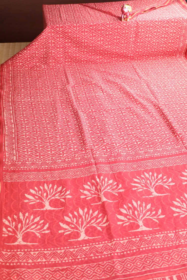 Rouge Pink Chanderi Cotton Sarees with Gold Zari Geometric Shapes view 2