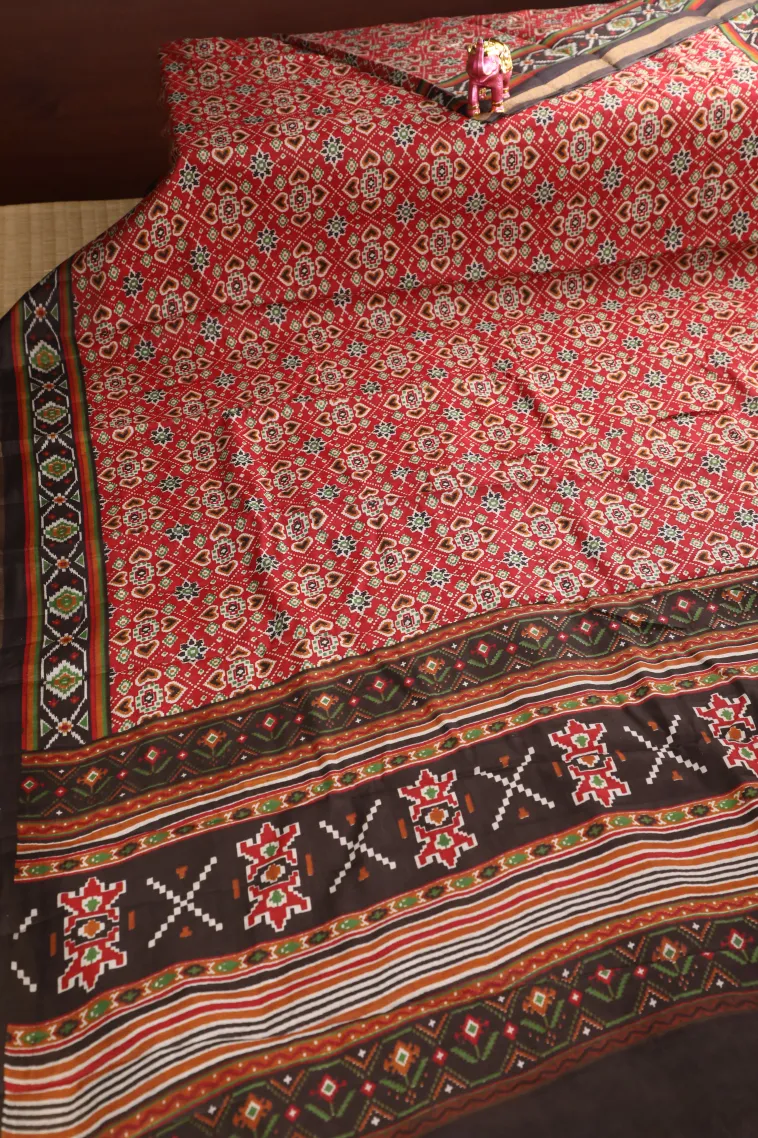 Candy Red Chanderi Cotton Sarees with Gold Zari Geometric Shapes view 2